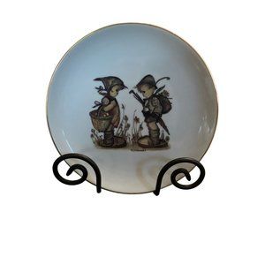 Hummel "Off to Town Looks Like Rain" Plate Reutter Porzellan Germany 6 3/4"